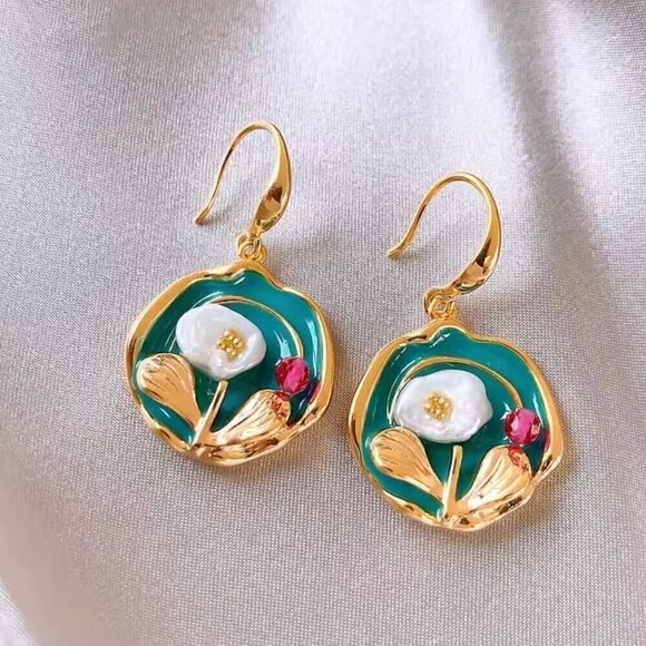 NEW Round Drop Hook Earrings Flower Green Enamel 18K Plated - Picture 4 of 6
